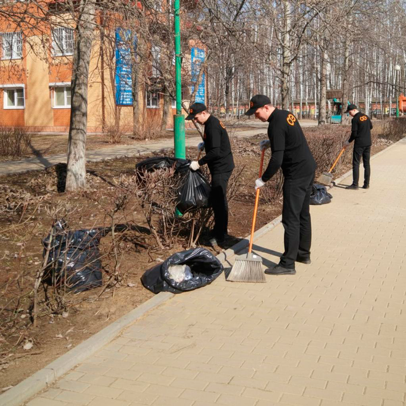 Уборка листьев в Канске